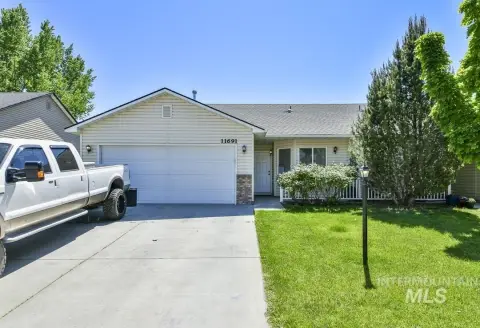 Single-Story Townhouse with Fenced Yard