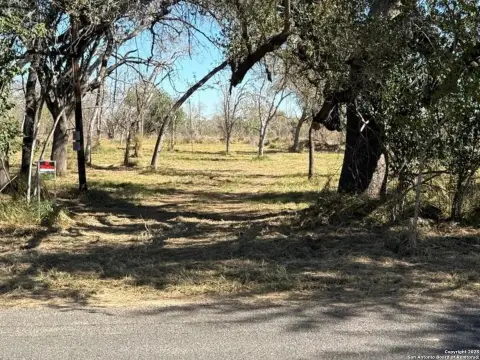 Unrestricted Land Near San Antonio