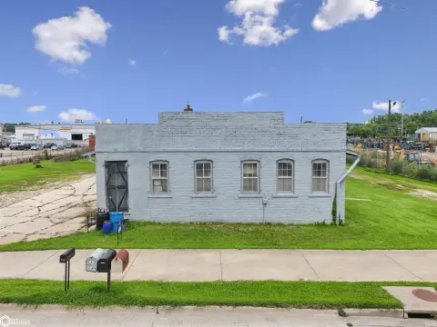 Burlington Commercial Property with Warehouse