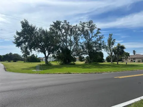 Vacant Corner Lot in Punta Gorda