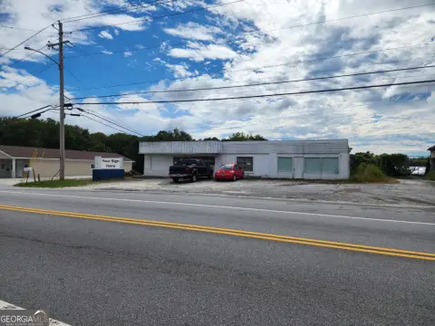 Flex Industrial Building with Roll-Up Access