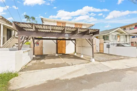Honolulu Multifamily Property with Lanai