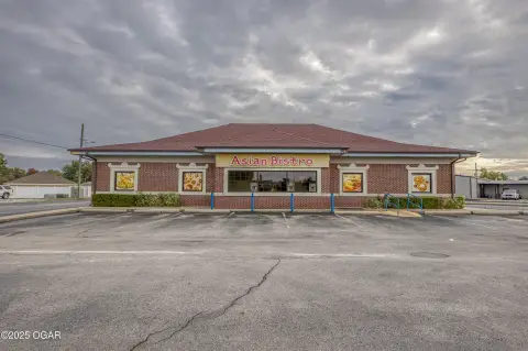Carthage Commercial Building on Acre