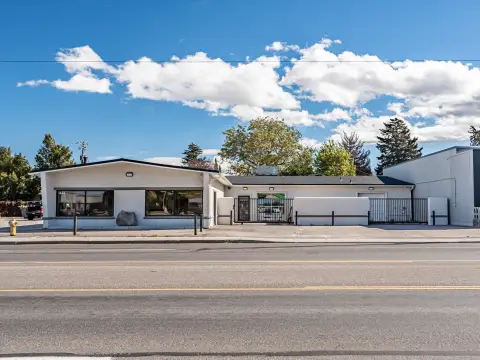 High Visibility Commercial Facility