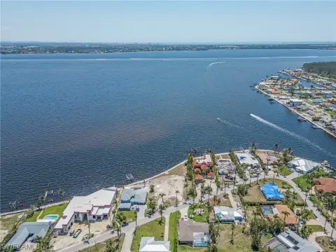 Riverfront Property in Yacht Club