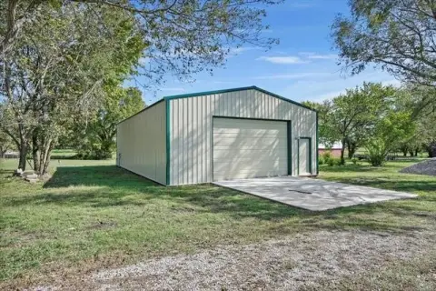 Collinsville Acreage with Insulated Shop