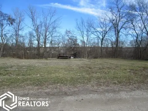 Riverfront Lot in Davis City