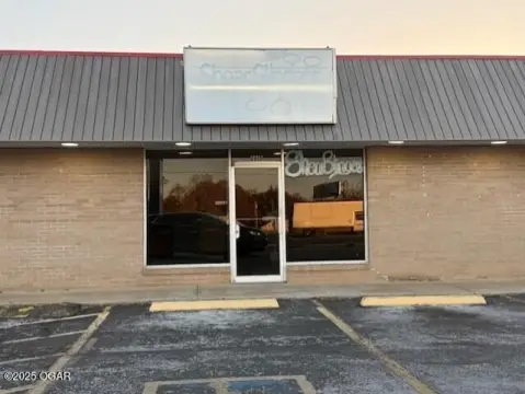 Retail Space in Busy Center