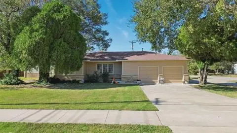 Renovated Commercial Property Near Highway 66