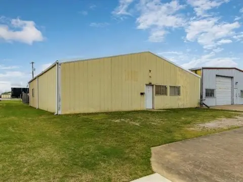 Versatile Commercial Property in Bartlesville