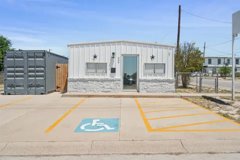 Versatile Office Space in Del Rio