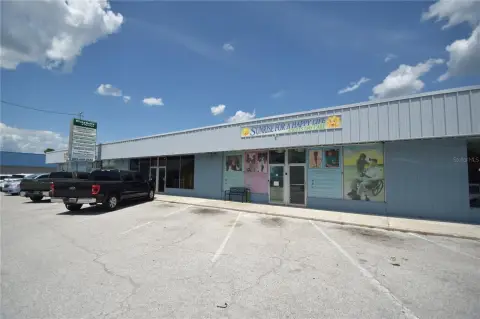Double-Unit Retail Suite with Multiple Rooms