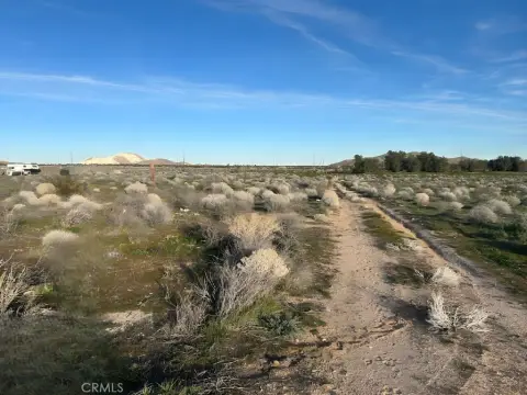 Rosamond Land: Buildable 2.06 Acres