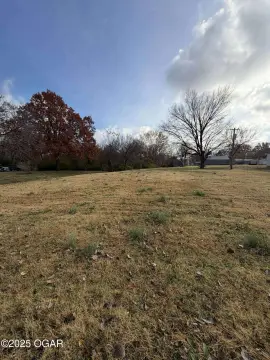 Picture of Land at S Highschool Ave 602, Columbus, KS