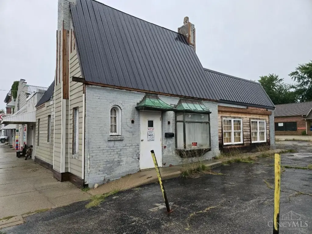 11 E Washington St, Sabina, OH 45385