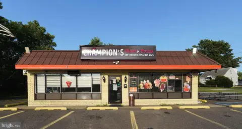 Freestanding Retail Building on Corner Lot