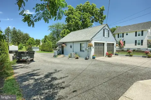 Commercial Land with Garage