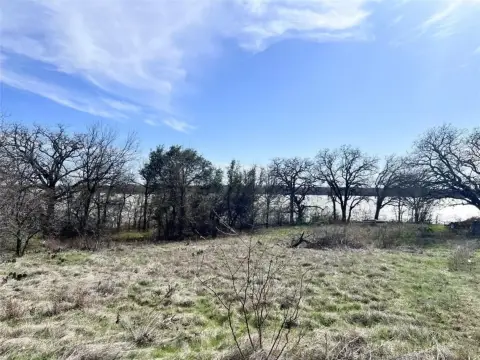 Lake Graham Vacant Leasehold Lot