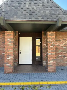 Renovated Office Space Near Plaza