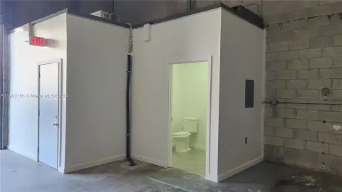 Office/Warehouse Combination Space Available