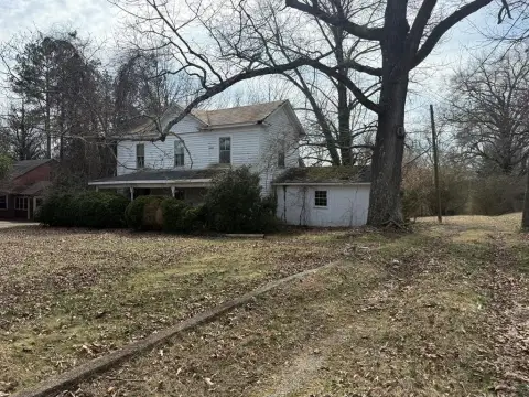 Farmhouse on 1 Acre Lot
