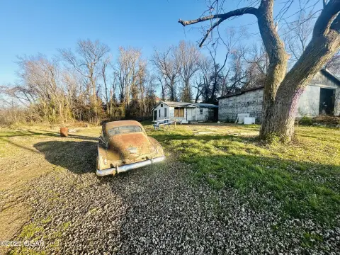 Monett Land with Shop