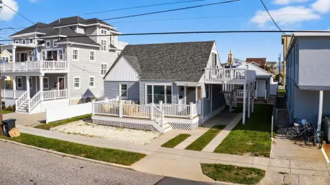 Updated Four-Plex Near Beach