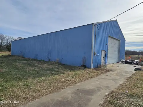 Land with Metal Shop