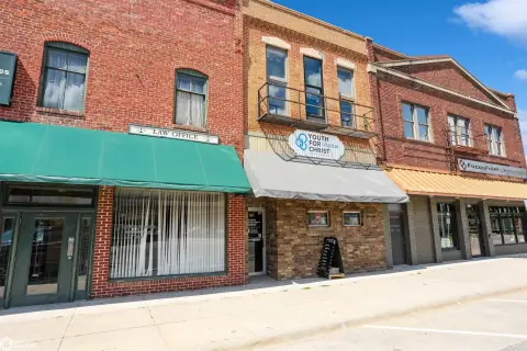 Oskaloosa Commercial Building For Sale