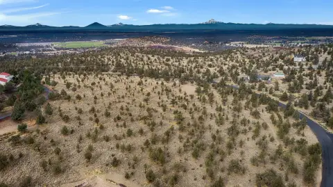 Terrebonne Homesite with Cascade Views