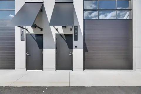 Corner Garage Condo in Tampa