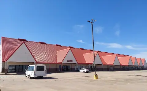 Blackwell, OK Multi-Zoned Property