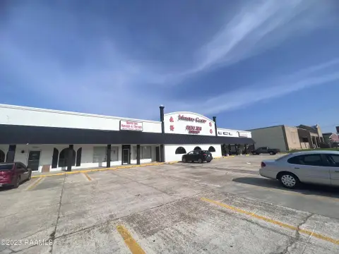 Retail/Office Space Near Acadiana Mall