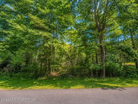 Residential Land Lot in Emerald Lakes