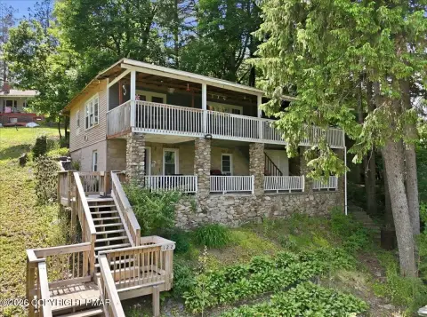 Lakeview Duplex with Two Living Areas