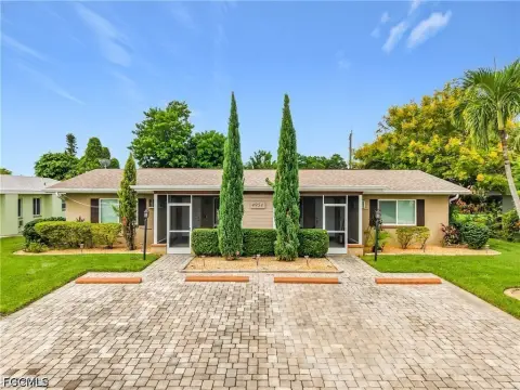 Duplex with Screened Lanais