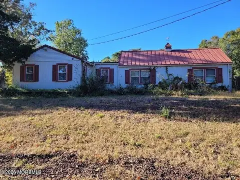 Mixed-Use Property with Horse Stable