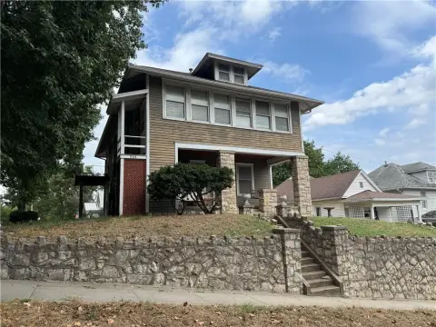 St Joseph Triplex with Garage