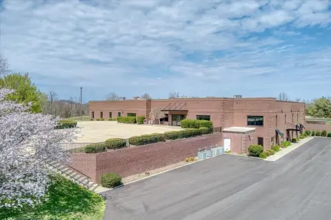 Byrdstown Commercial Building For Sale