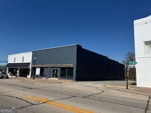 Hogansville Commercial Space with Potential