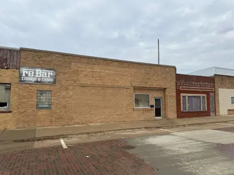 Versatile Commercial Building in Sibley