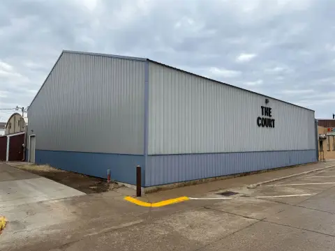 Spacious Commercial Space in Sibley