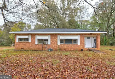 Commercial Building on 1.55 Acres