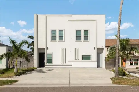 Modern Duplex Near Beach