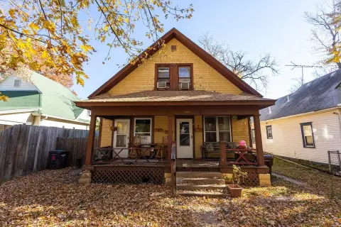 Triplex Near Harry & Broadway