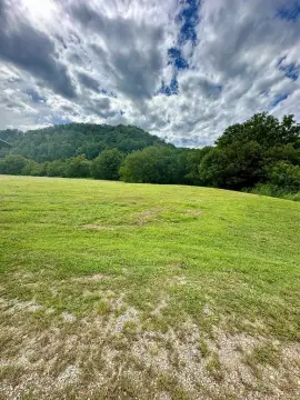 Residential Land in Chavies, Kentucky