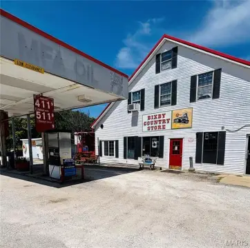 Mixed-Use Country Store Property
