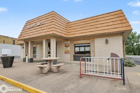 Conventional Restaurant With Game Room