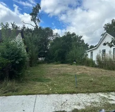 Residential Vacant Lot in Lincoln Park