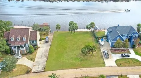 Waterfront Land in Coin Du Lestin